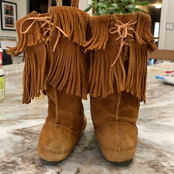Genuine suede Minnetonka Boots - Picture 3 of 13